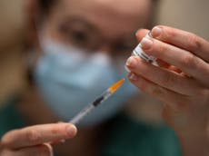 COVID: Países Bajos detienen la aplicación de la vacuna de AstraZeneca en personas mayores de 60 años