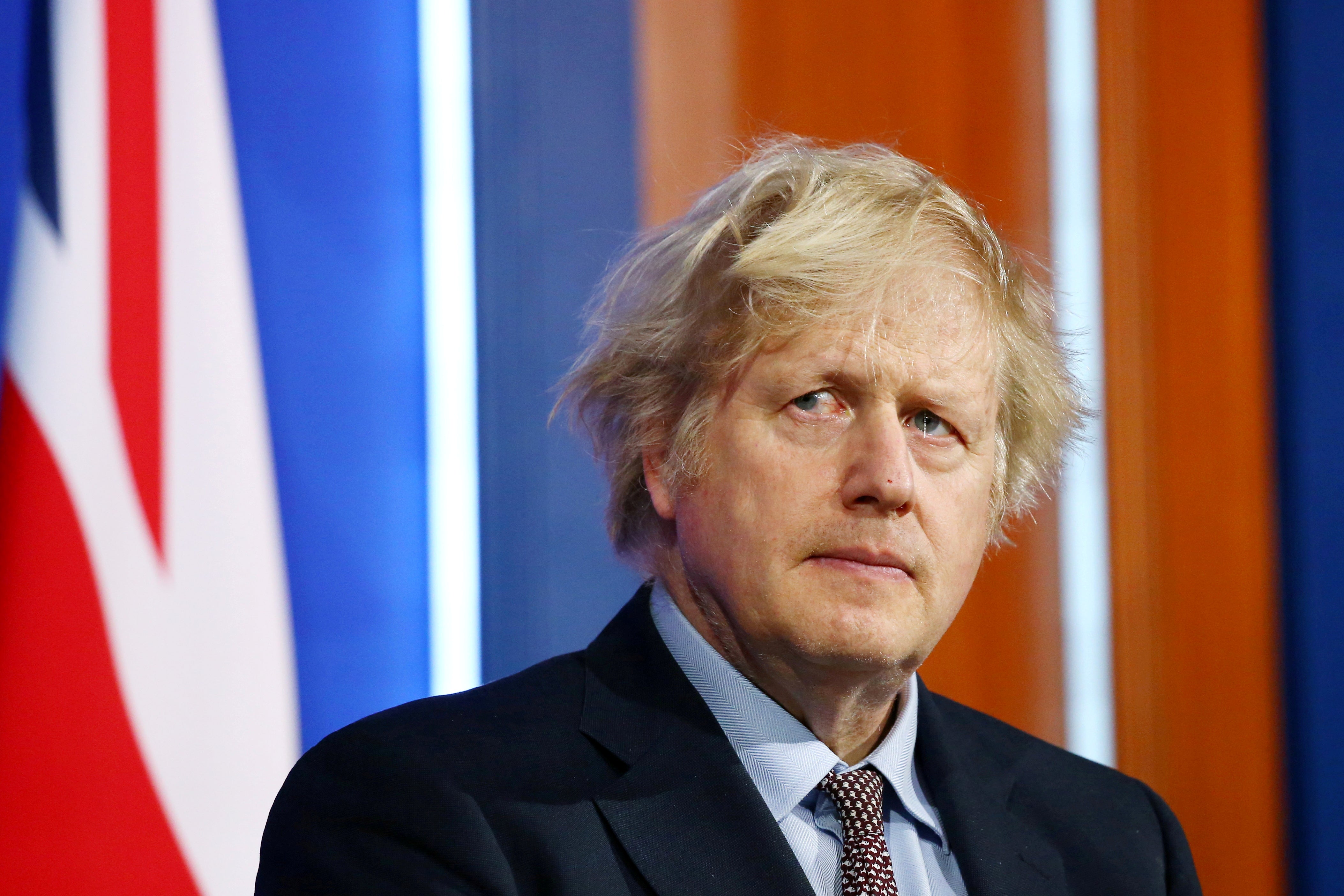Activistas piden al gobierno de Boris Johnson prohibir terapia de conversión gay 