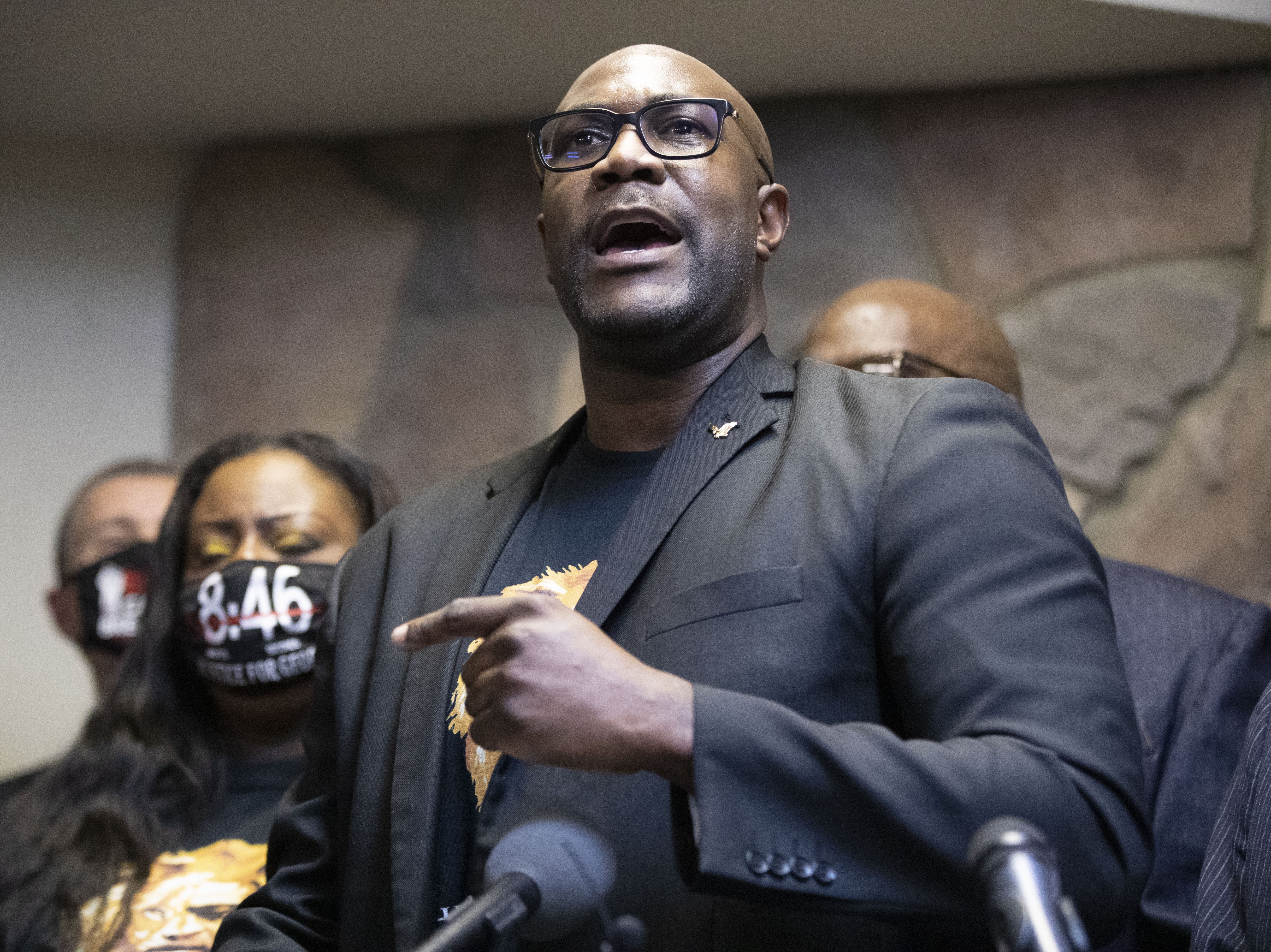 “Difamación”: el hermano de George Floyd descarta el enfoque de la defensa de Derek Chauvin en las drogas