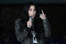 Cher se disculpa por tuit donde insinúa que pudo haberle salvado la vida a George Floyd