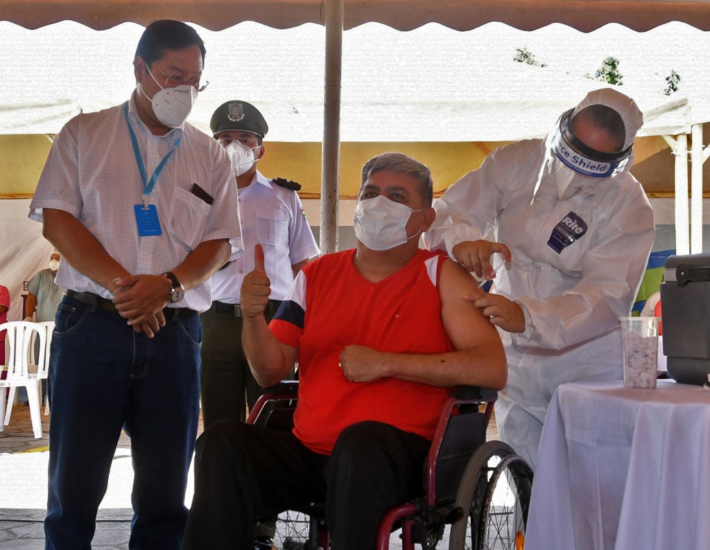 Bolivia: Encarcelan a dos enfermeras por el robo de 500 vacunas de COVID-19