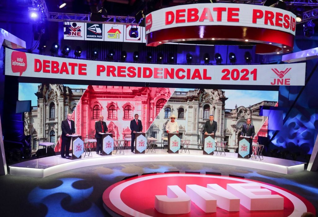 Perú: Encuesta adelanta una elección presidencial cerrada