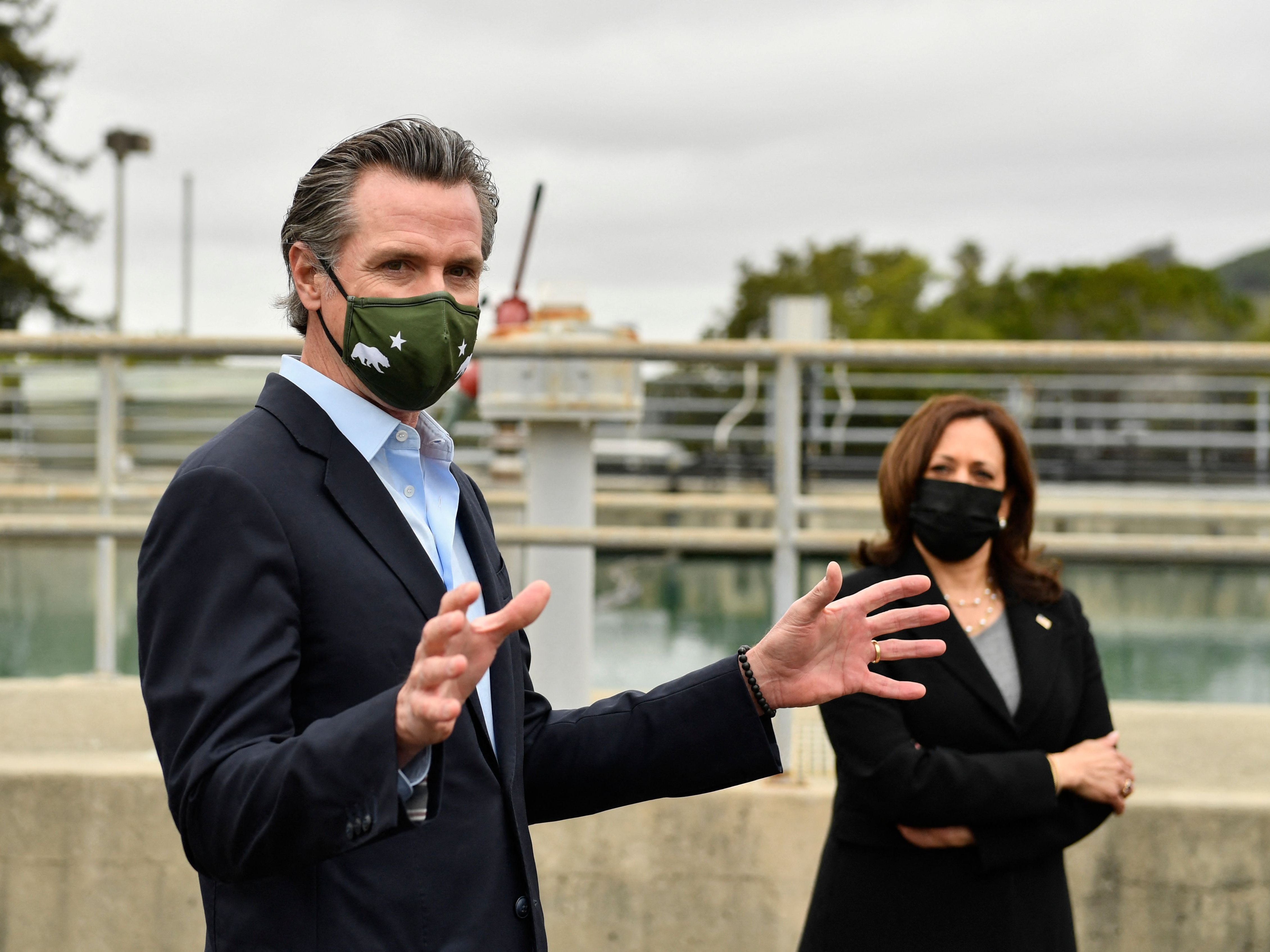 Kamala Harris promete apoyo “inequívoco” a Gavin Newsom mientras el gobernador enfrenta posible destitución