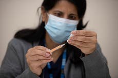 AstraZeneca detiene ensayos de vacuna contra el COVID en niños, investigan reacciones