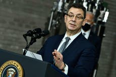 Directivo de Pfizer asegura que Trump le dijo que la vacuna COVID le ayudaría a ganar la elección