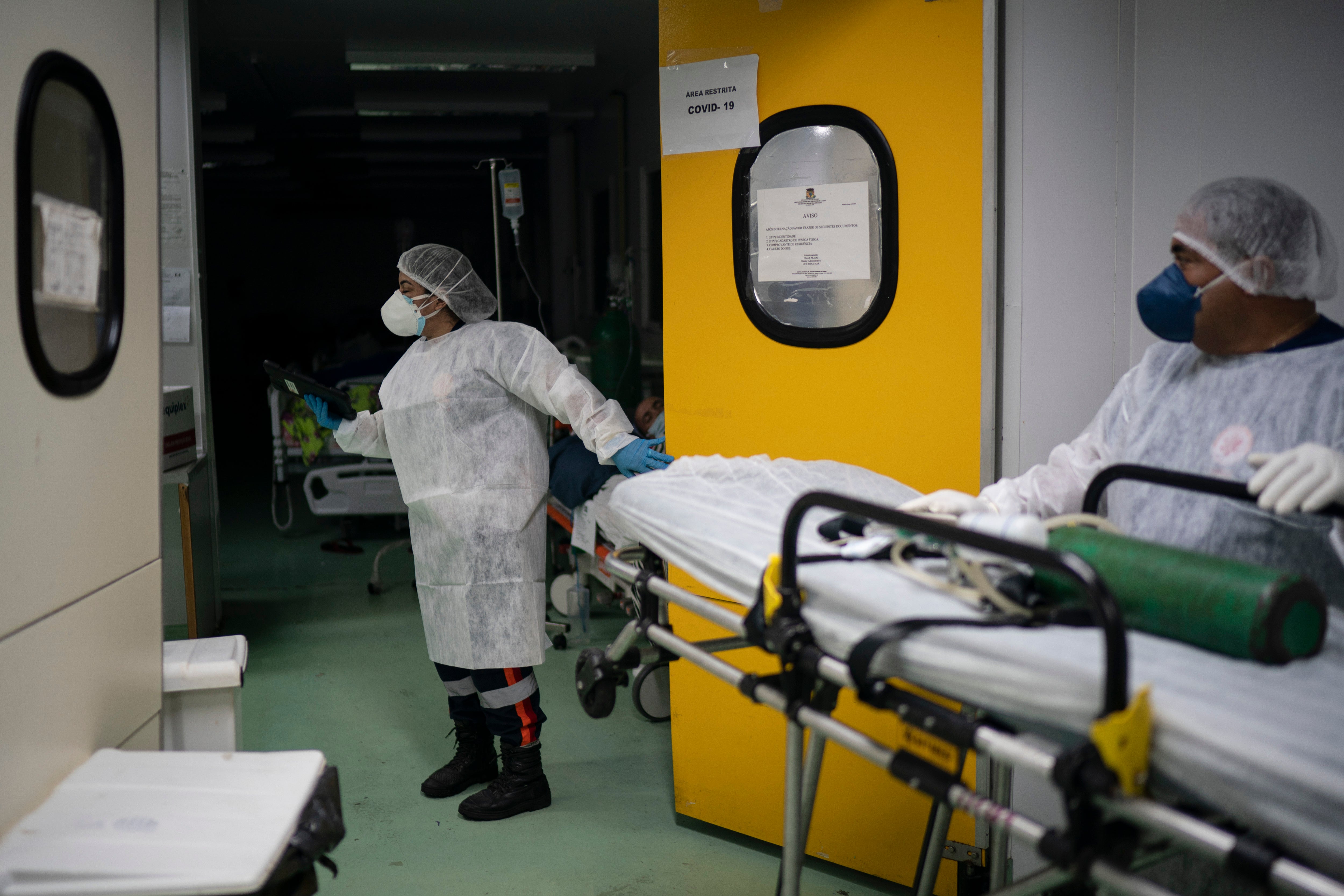 Brasil, convertido en un “Fukushima biológico”, dice experto; registran 4.000 muertes por COVID en un día