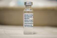 Vacuna AstraZeneca: coágulos de sangre inusuales, efecto secundario “muy raro” de la inyección, según una revisión de la EMA