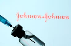 La Unión Europea revisa vacuna contra COVID Johnson & Johnson por casos de coágulos de sangre en EE.UU.