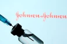 La Unión Europea revisa vacuna contra COVID Johnson & Johnson por casos de coágulos de sangre en EE.UU.