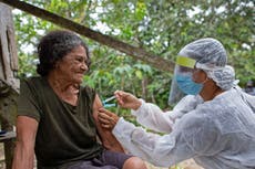 Enfermera reutiliza las jeringas de la vacuna del COVID-19 en Brasil
