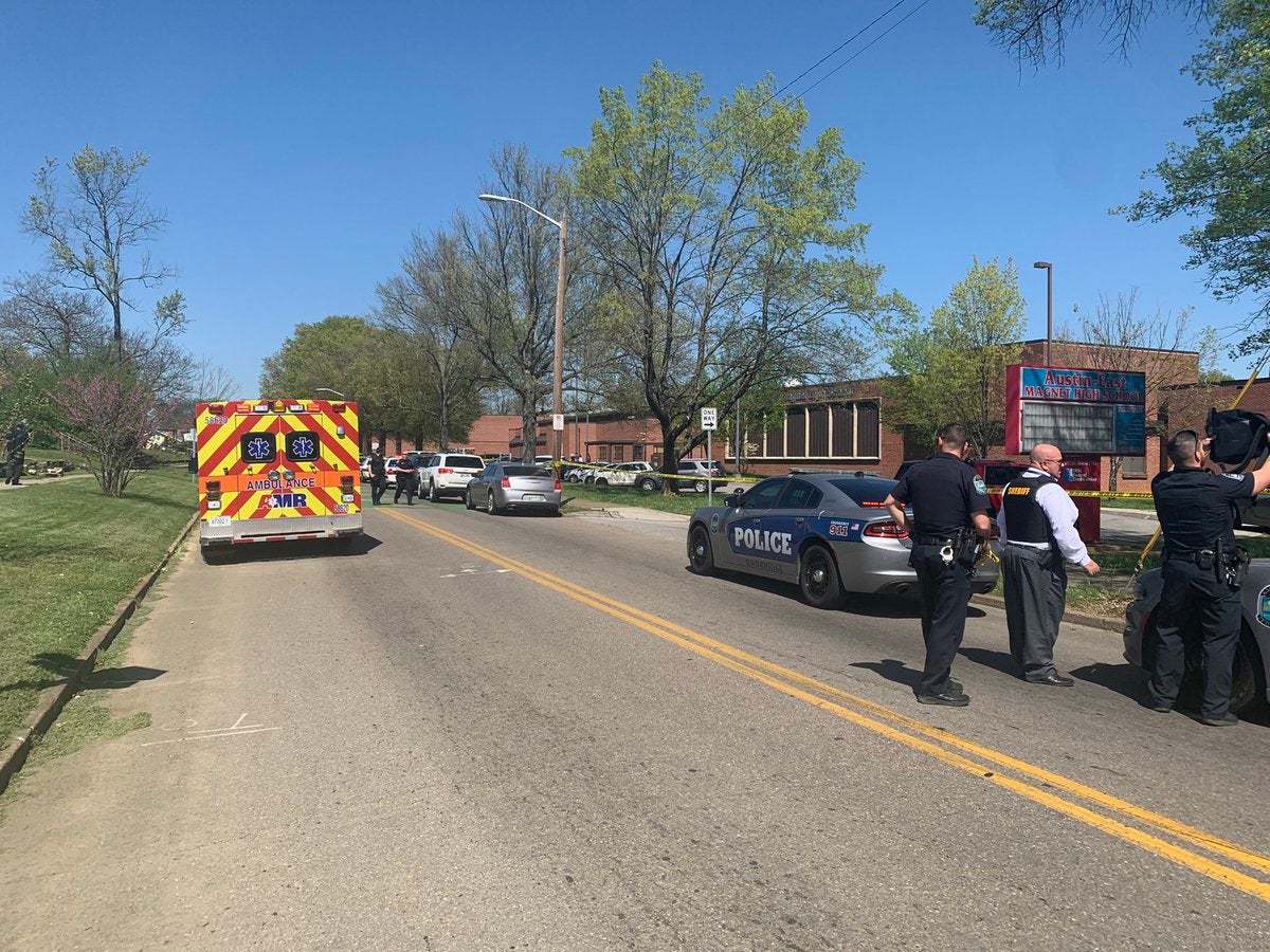 Tiroteo en la escuela de Knoxville: Un oficial de policía, entre “múltiples víctimas”