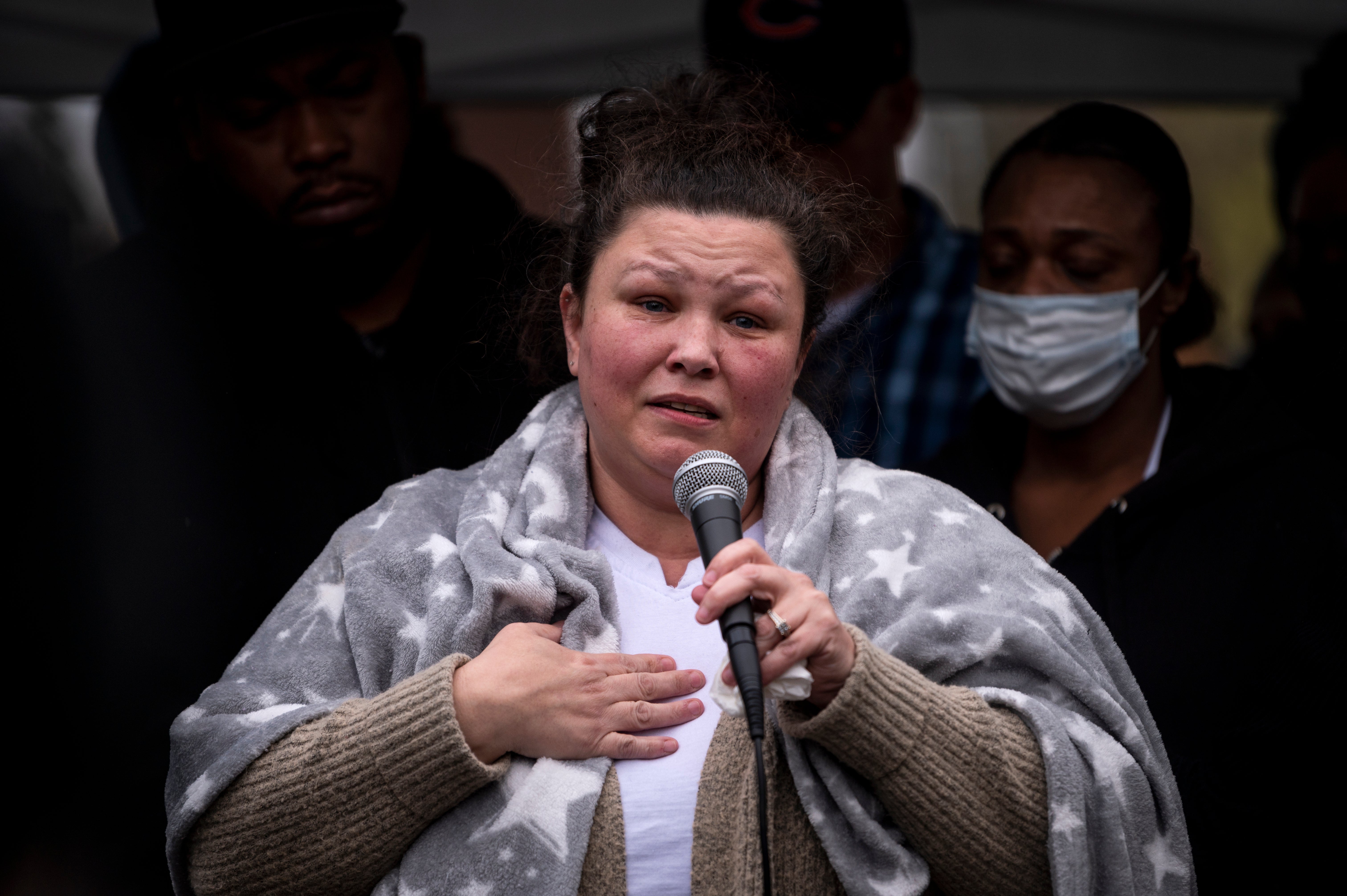 “Mi corazón está roto en mil pedazos. Lo extraño mucho”, madre de Daunte Wright