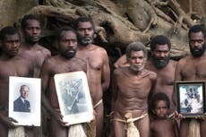 Tribu que adora al Príncipe Felipe comienza una ceremonia de duelo durante semanas