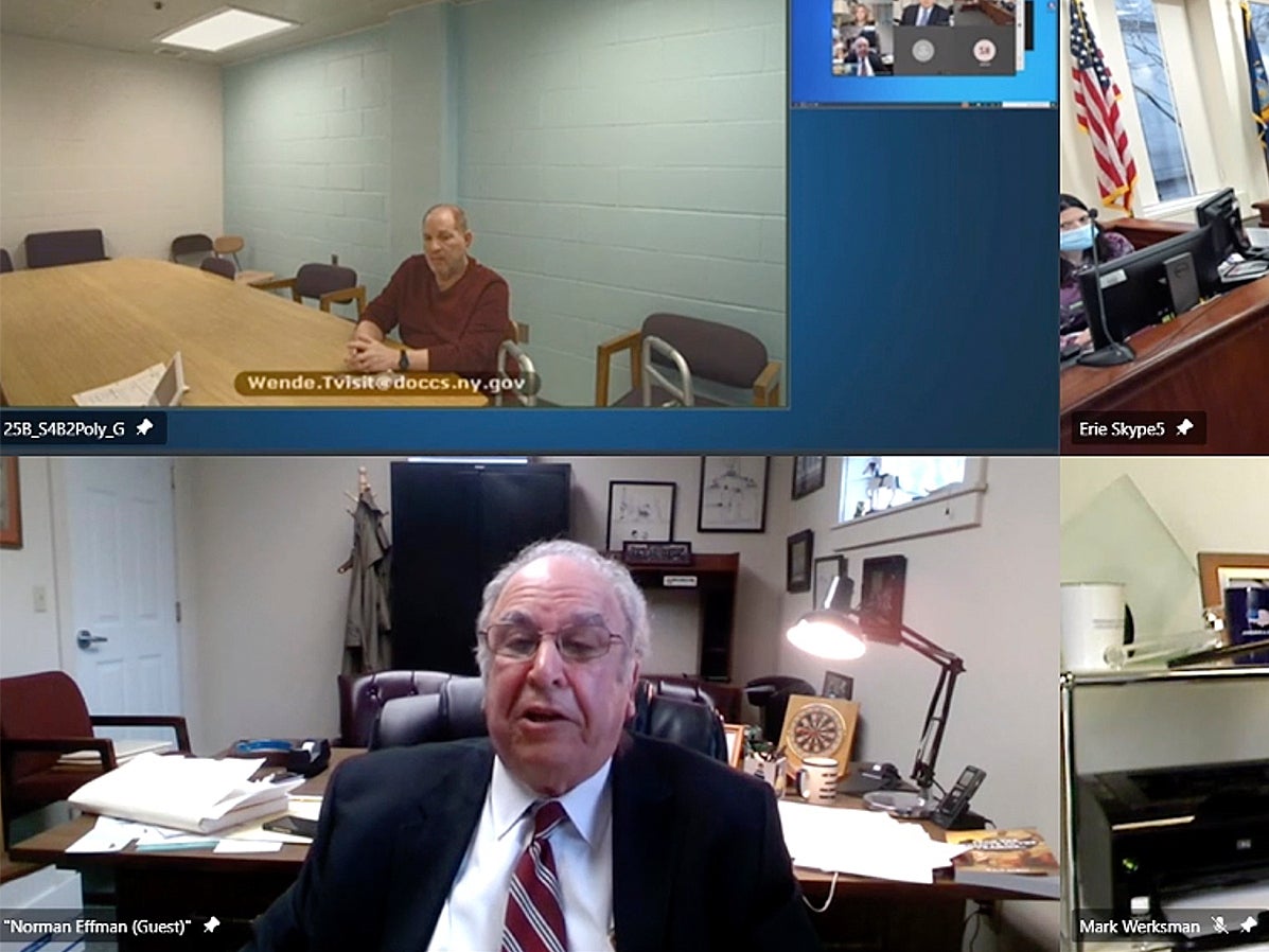 Harvey Weinstein se entera de las freidoras en un extraño video judicial