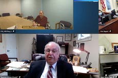 Harvey Weinstein se entera de las freidoras en un extraño video judicial