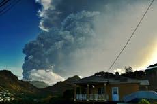 Erupción de volcán siembra penurias en isla San Vicente