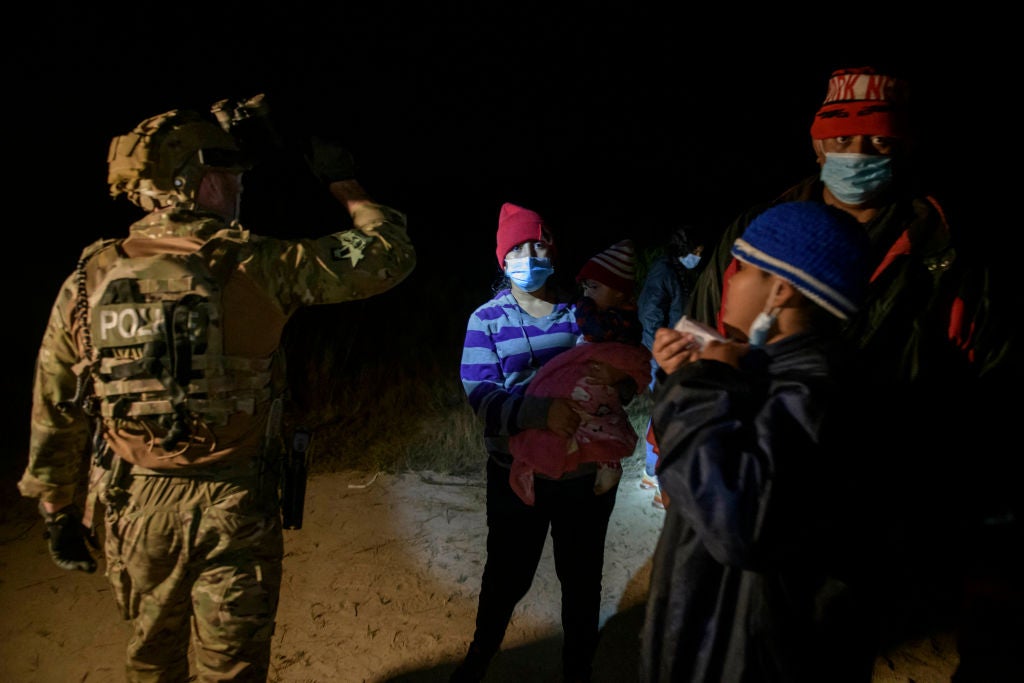 <p>Honduras desplegará 7.000 elementos para contener a los migrantes, mientras que Guatemala hará lo propio con 1.500 policías y militares</p>