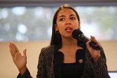 AOC responde a un presentador de derecha que dice que ella dejó a su abuela en “condiciones miserables”