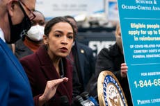 “Devuelva su dinero socialista”: los demócratas presionados para devolver las donaciones de campaña de Alexandria Ocasio-Cortez