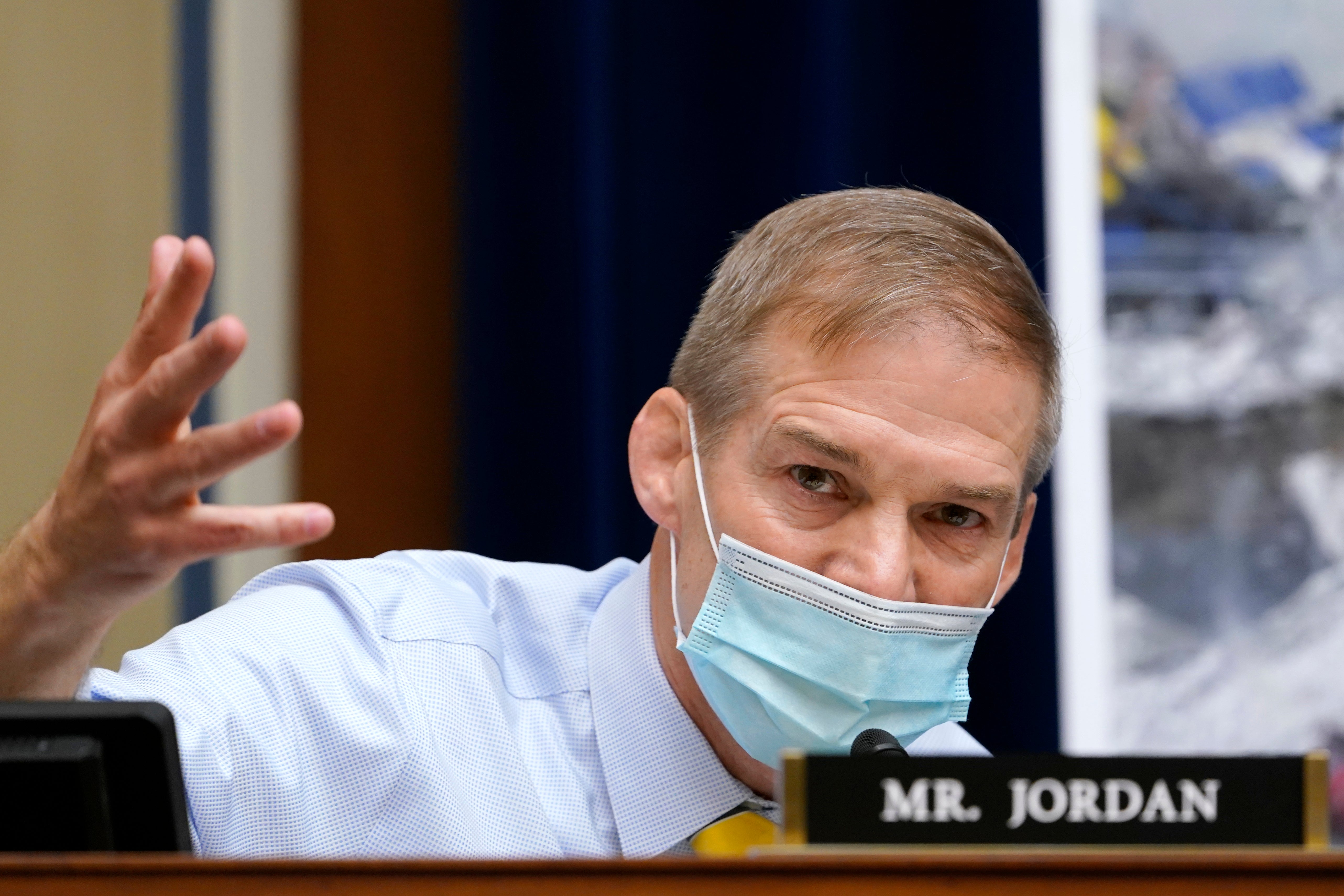 Maxine Waters le dice a Jim Jordan que “cierre la boca” tras intercambio de palabras con el Dr. Fauci