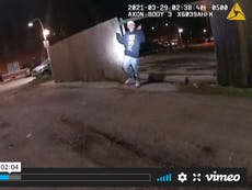 Video muestra al menor Adam Toledo desarmado cuando la policía le disparó