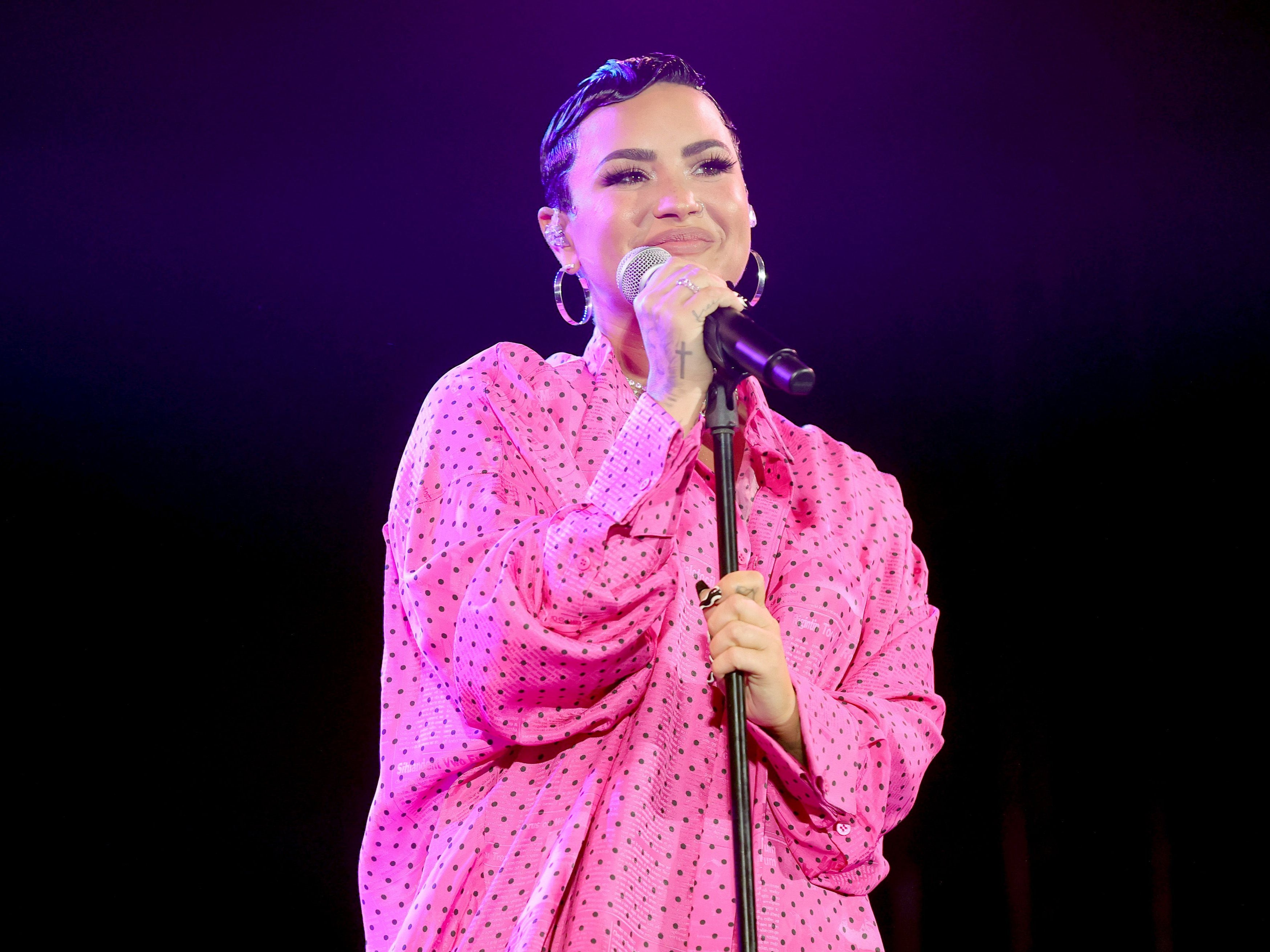 Demi Lovato anuncia en video que usará género no binario