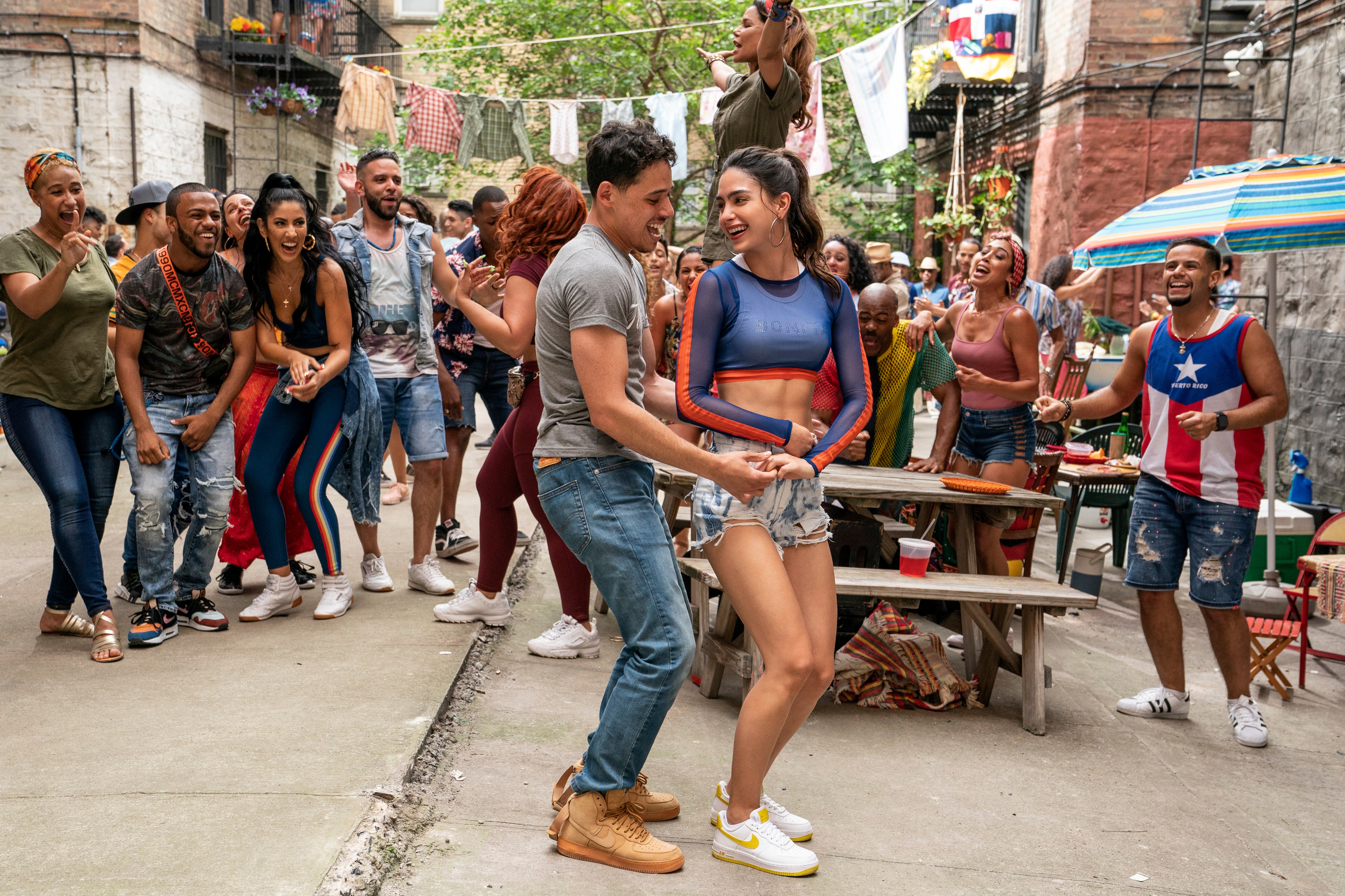In the Heights: el musical de Lin-Manuel Miranda cobra una vida vertiginosamente conmovedora