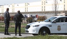 La policía identifica al tirador de Indianápolis como un ex empleado de FedEx, Brandon Scott Hole, de 19 años