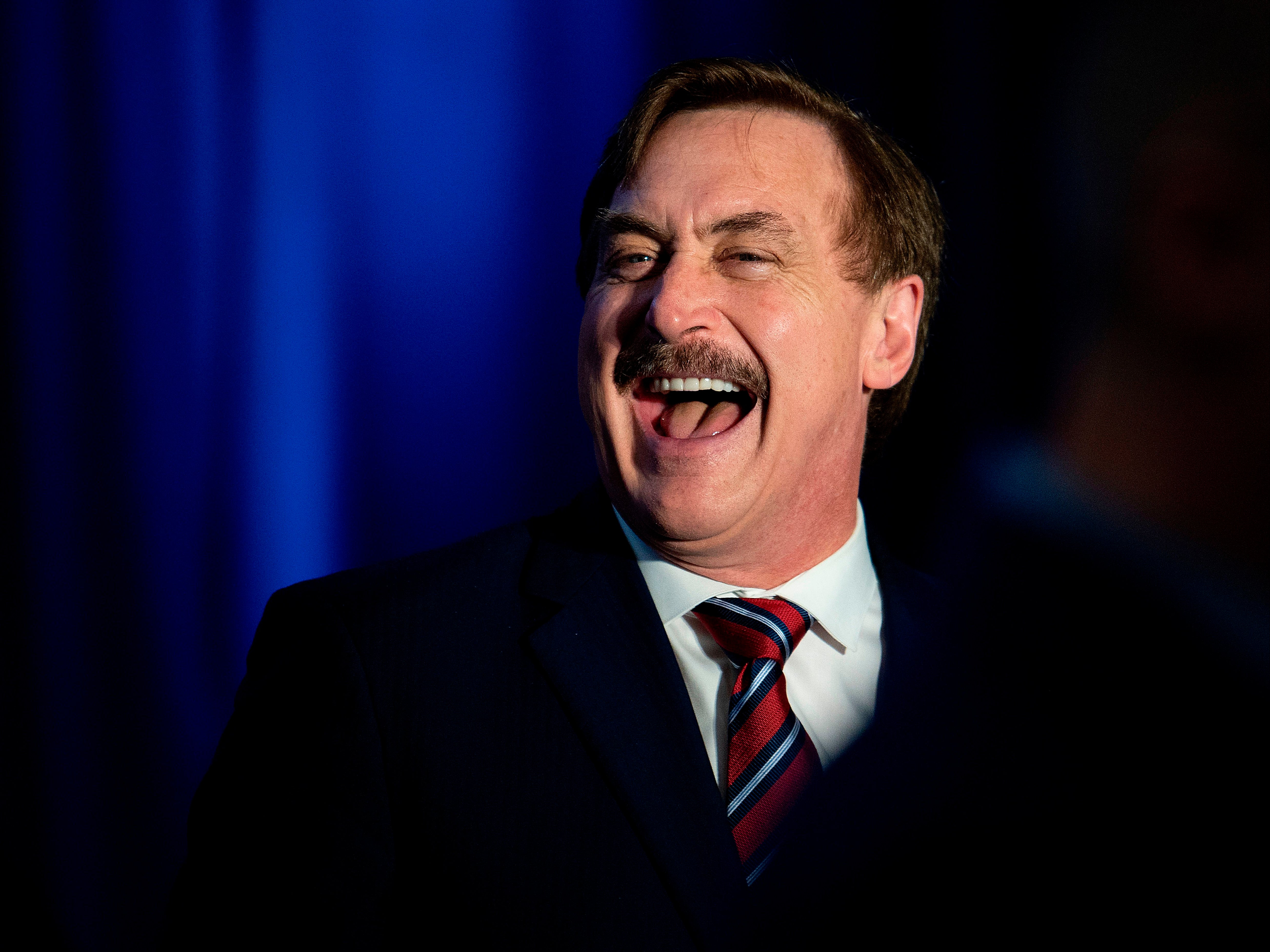 Red social propiedad de Mike Lindell, no se puso en operación; usuarios reportan fallas