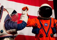Elon Musk quiere llevar a los astronautas de la NASA a la Luna en naves espaciales