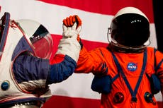 Elon Musk quiere llevar a los astronautas de la NASA a la Luna en naves espaciales