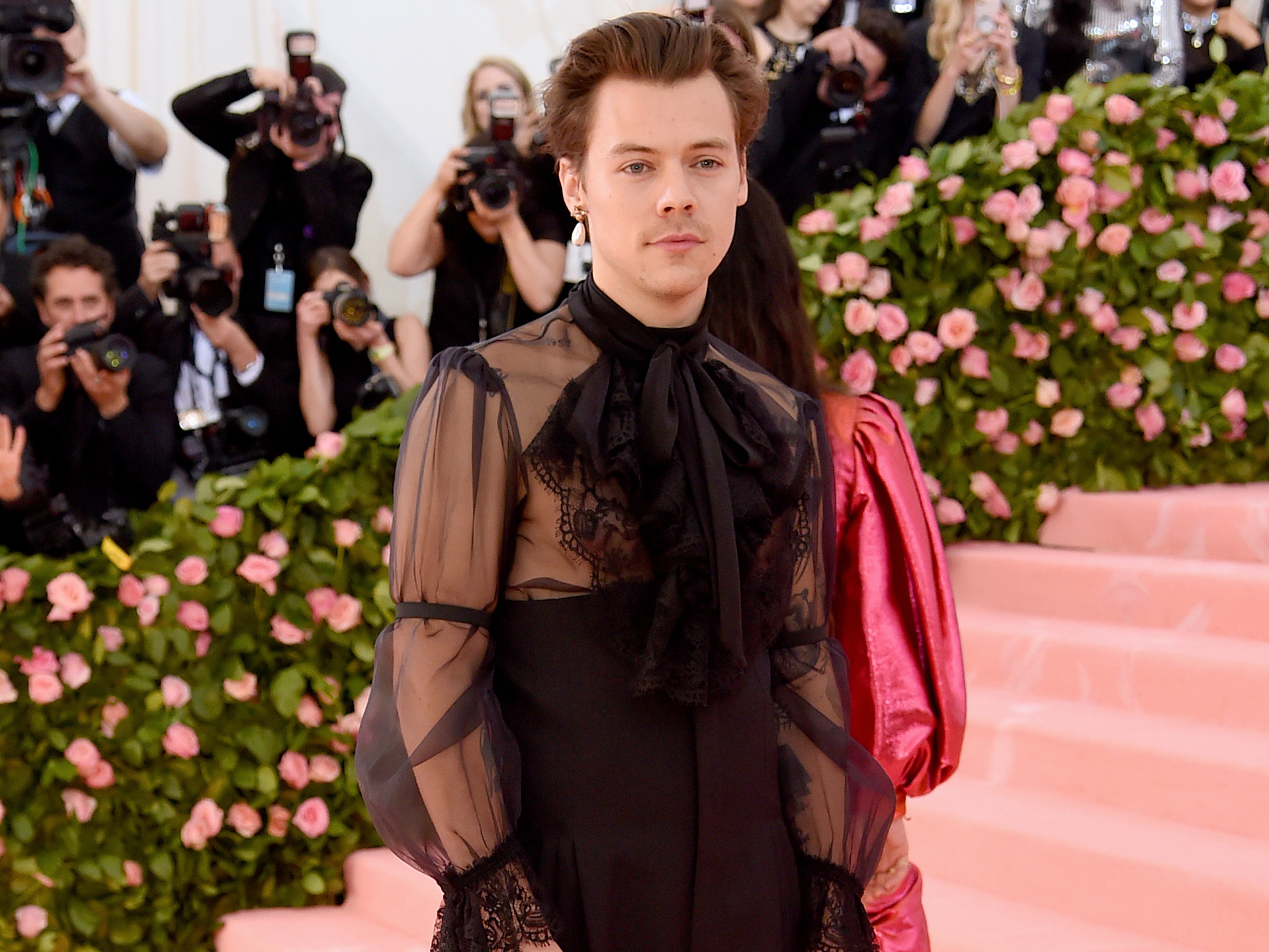 La gente está obsesionada con las fotos de Harry Styles vestido como Ariel de La Sirenita