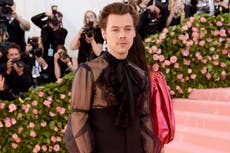 La gente está obsesionada con las fotos de Harry Styles vestido como Ariel de La Sirenita