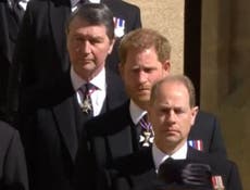 El significado de las medallas del príncipe Harry en el funeral del príncipe Felipe