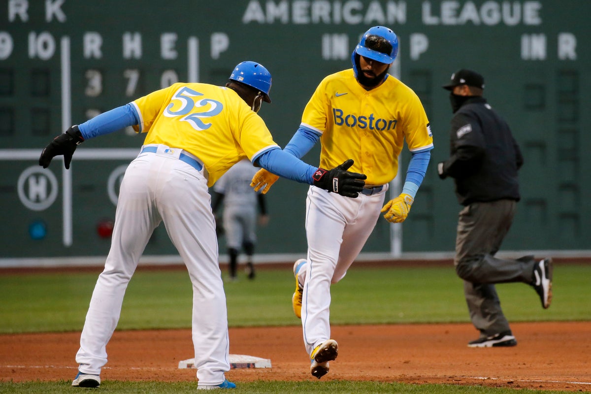 Medias Rojas de Boston presentan su uniforme inspirado en el Día