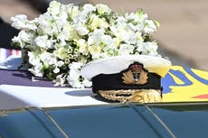 La reina dejó una nota escrita a mano en el ataúd del príncipe Felipe