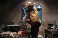 Miseria rural impulsa candidatura de maestro en Perú