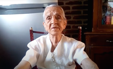 Ella es Doña Ninfa, la abuelita guerrerense que acudió a YouTube para sobrevivir