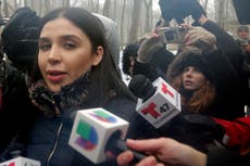 Abogada: esposa de "El Chapo" pasa en celda 22 horas al día