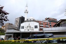 Albania: Hombre apuñala a 5 personas en una mezquita