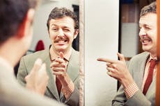 Las palabras cotidianas que podrían delatar a una persona narcisista