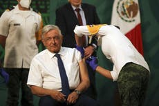 López Obrador se vacuna contra COVID-19 en la Mañanera