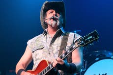 Tras haber negado el COVID-19, Ted Nugent contrae el virus
