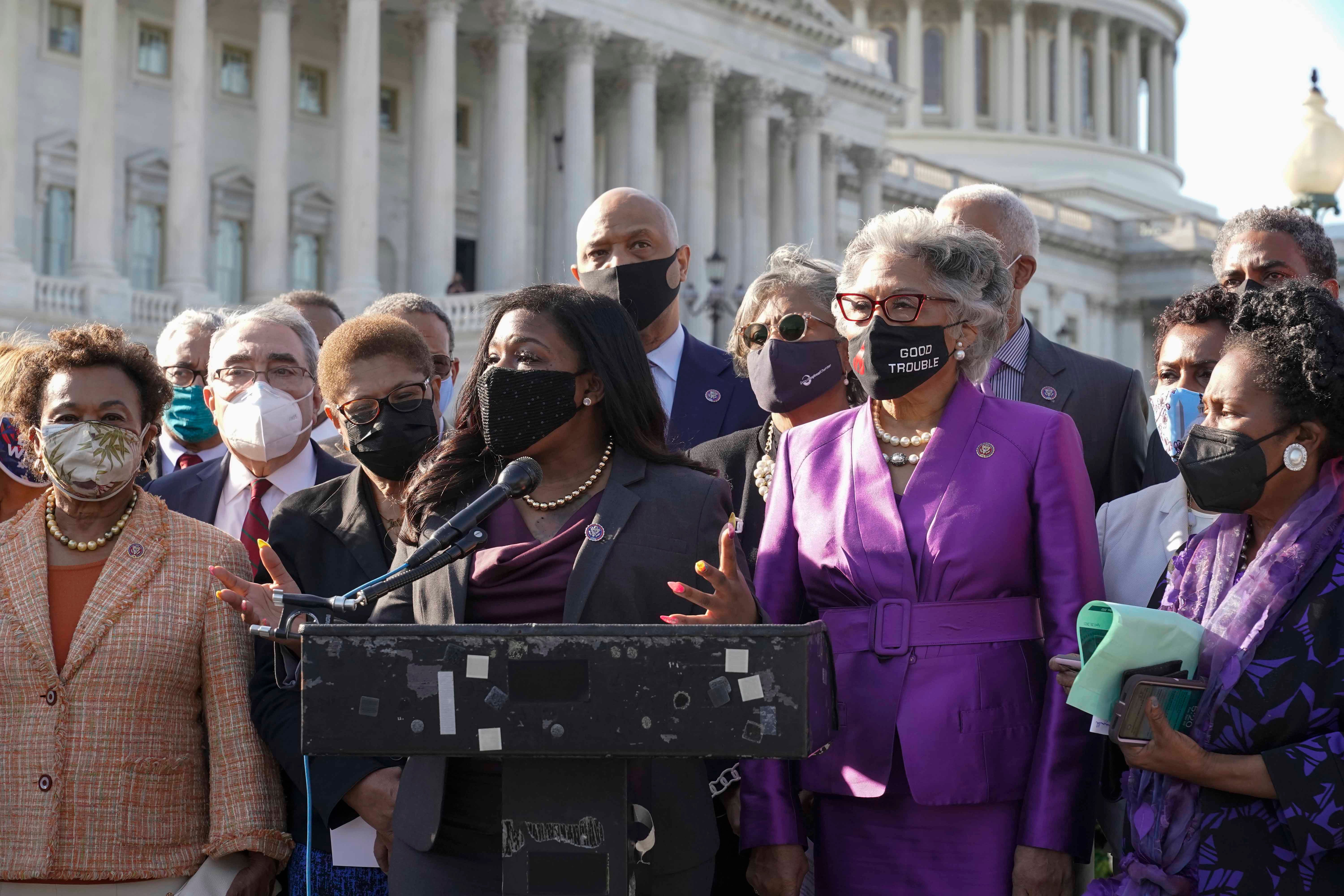 “Este es solo el primer paso”: legisladores negros reviven reclamos de justicia para víctimas de violencia policial, tras veredicto de Chauvin
