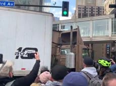 Camión choca contra multitud que celebraba condena contra Chauvin