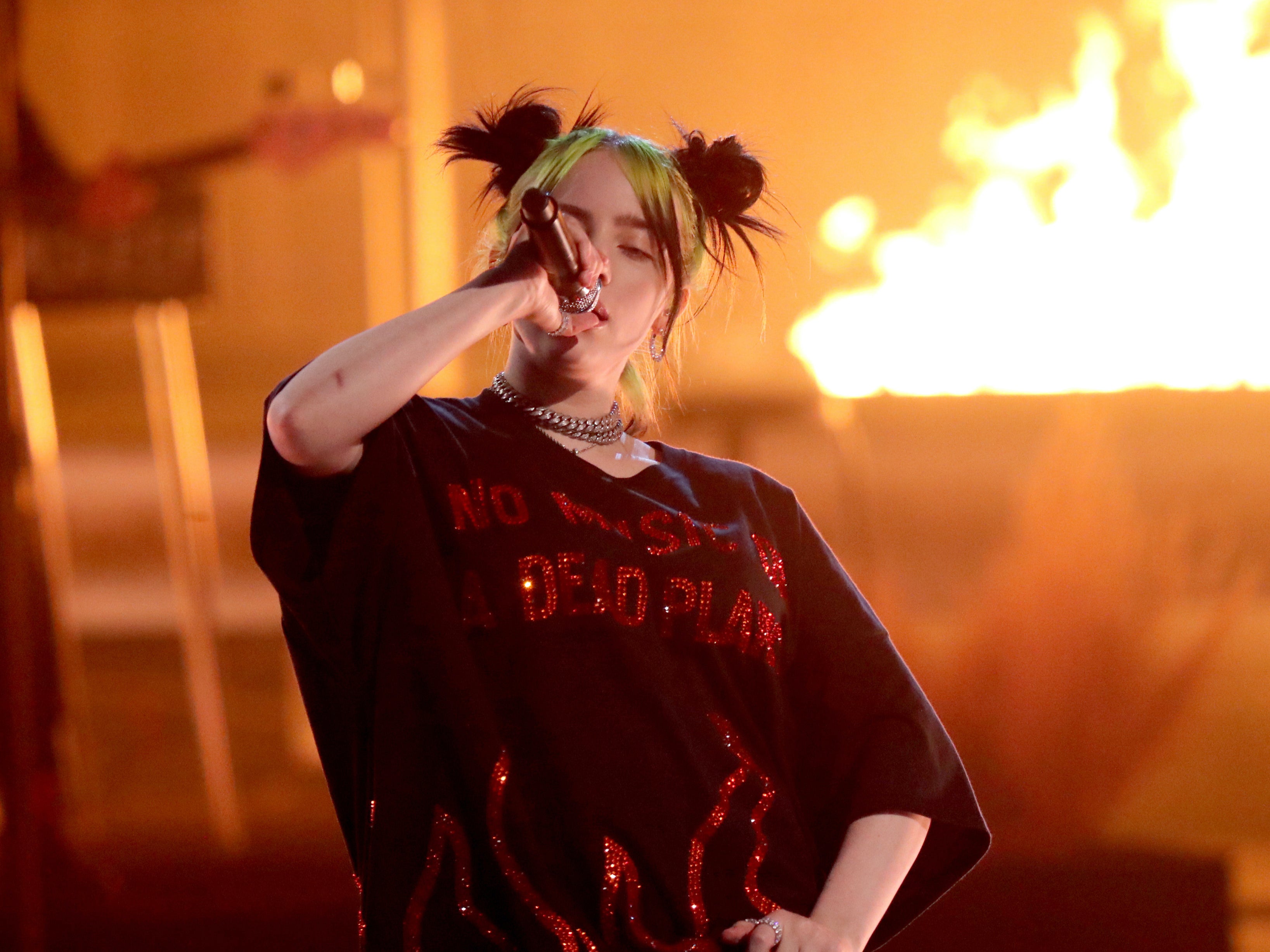Billie Eilish critica al Daily Mail por “bodyshaming” de su portada viral de Vogue