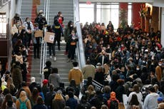 Estudiantes de Ohio exigen que universidad corte los lazos con la policía tras muerte de Ma’Khia Bryant