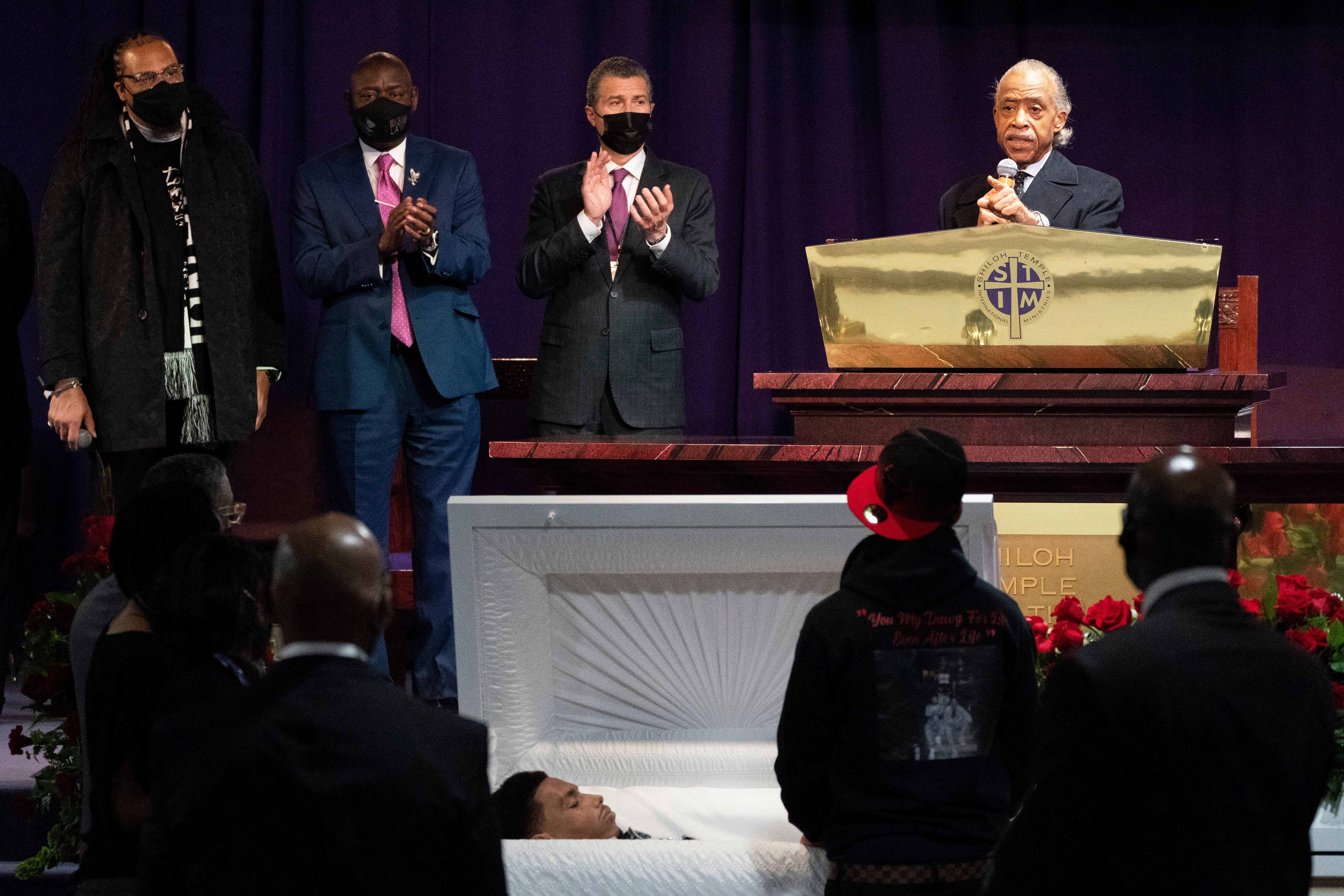 En el funeral de Daunte Wright piden un ambientador “para el hedor a brutalidad policial” en Minnesota
