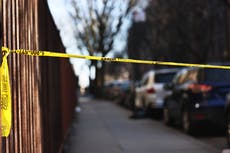 Un video escalofriante muestra a una mujer asesinando a su ex novia de un disparo a plena luz del día en Nueva York
