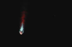 SpaceX lanza astronautas de la NASA al espacio en cohete reciclado